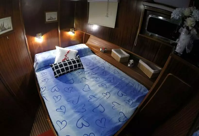 Hotelli Yacht Suite Cecina