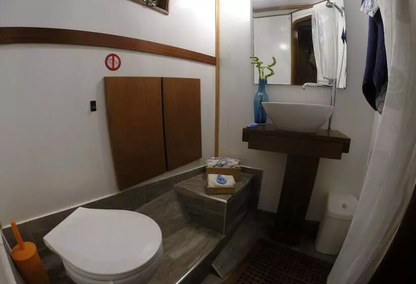 Hotelli Yacht Suite Cecina