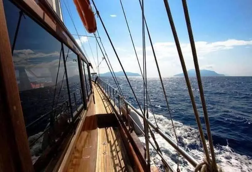 Hotelli Yacht Suite Cecina