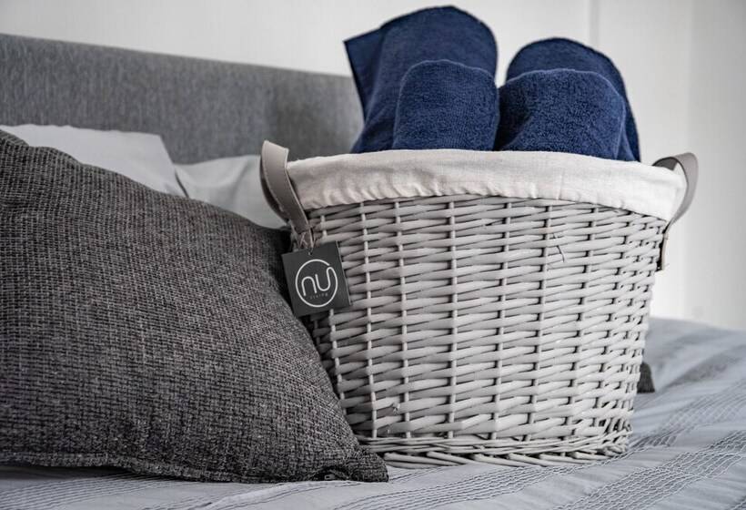 پانسیون Apollocruz Scorton House