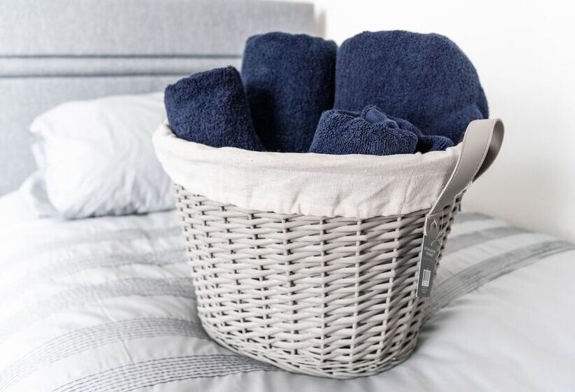 پانسیون Apollocruz Scorton House