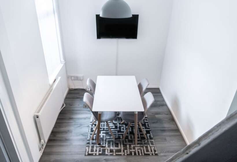 پانسیون Apollocruz Scorton House