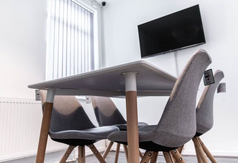 پانسیون Apollocruz Scorton House