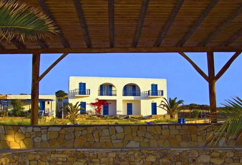 פנסיון Finikas