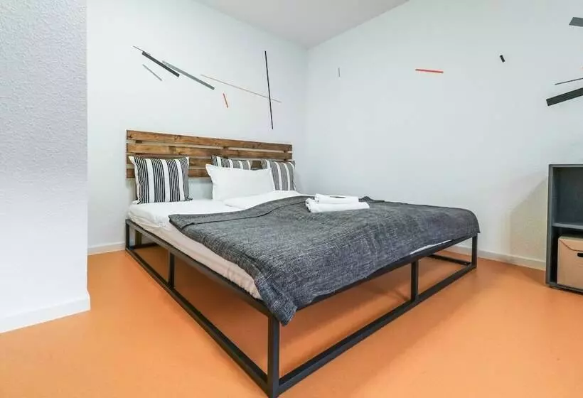 Hostel Room Downtown New Clean Cool