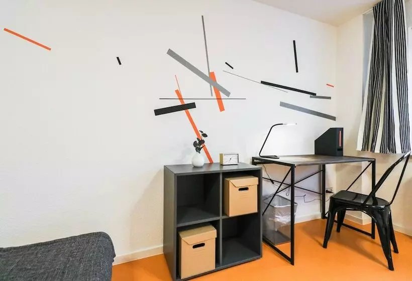 Hostel Room Downtown New Clean Cool