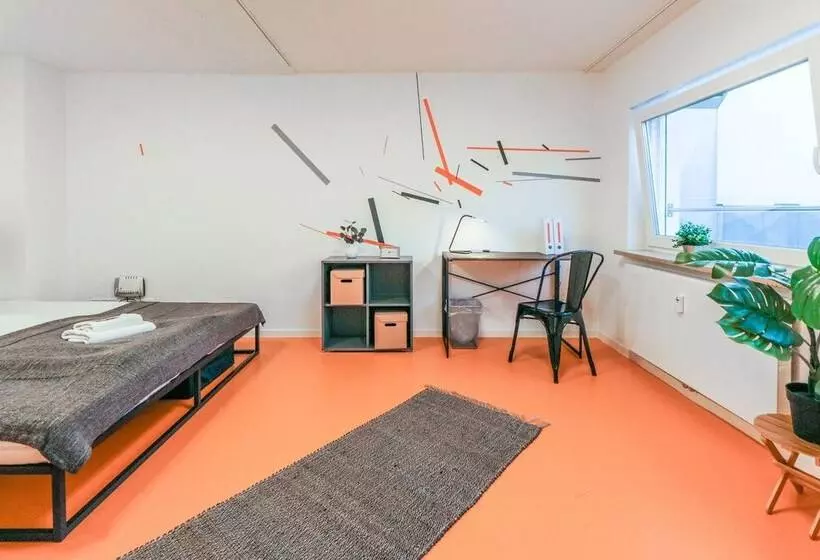 Hostel Room Downtown New Clean Cool