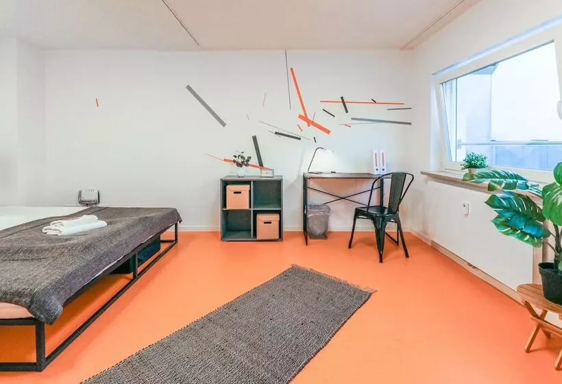 Hostel Room Downtown New Clean Cool