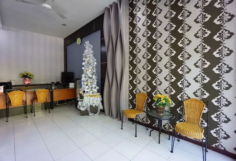 Hotelli Oyo 2526  D Komo