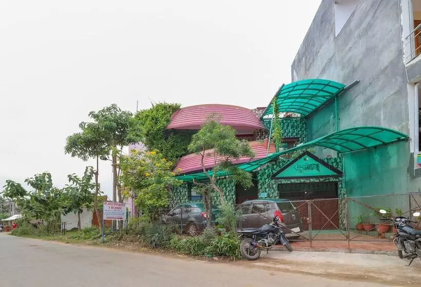 Hotel Oyo 49061  Green Retreat