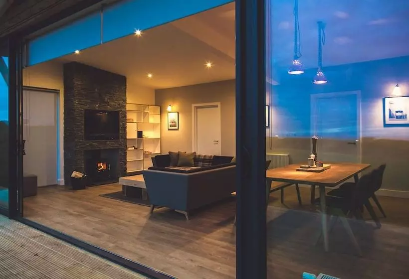 پانسیون Jog Lodge 16  3 Bed Seaview