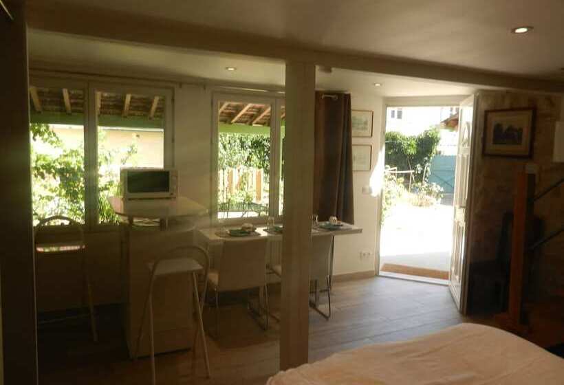 펜션 La Gueriniere Guest House