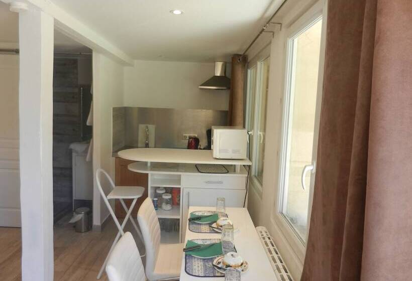 펜션 La Gueriniere Guest House