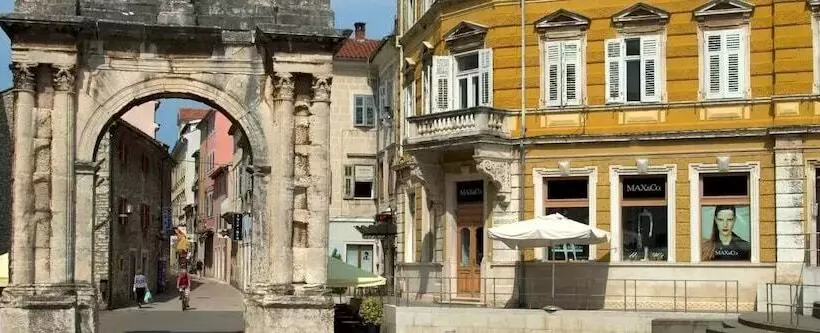 ペンション Pula Antic Rooms In Center