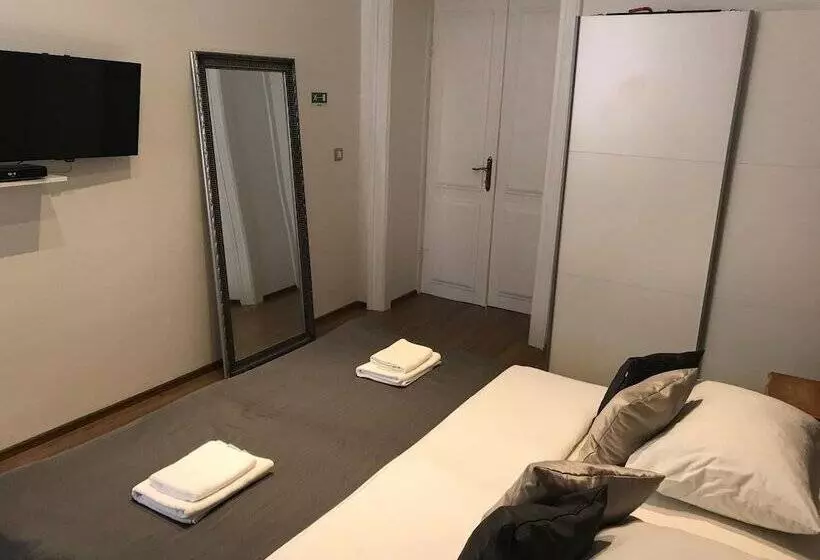 ペンション Pula Antic Rooms In Center