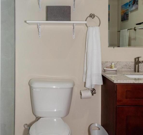 A Wave From It All @ Aqueducts