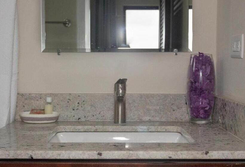 A Wave From It All @ Aqueducts