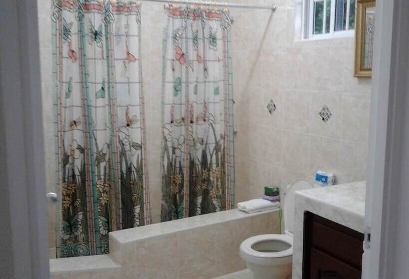 تختخواب و صبحانه The Tomlinson S House