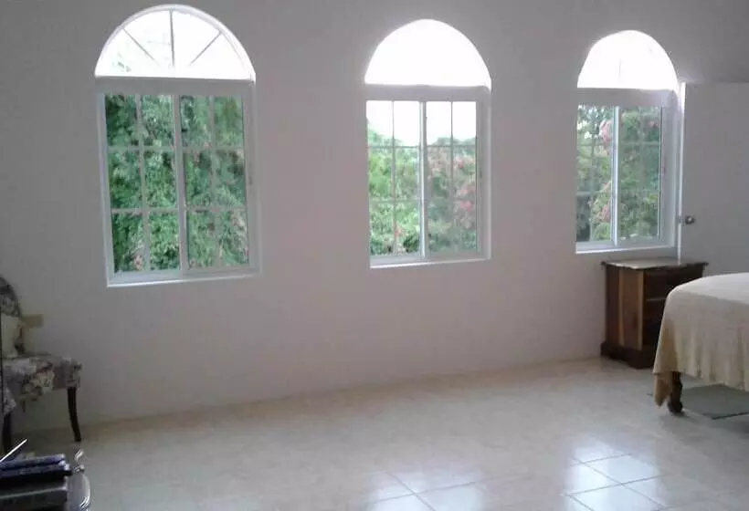 تختخواب و صبحانه The Tomlinson S House