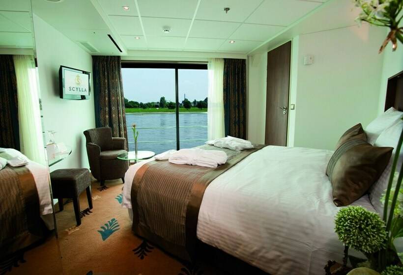 Crossgates Hotelship Medienhafen Düsseldorf
