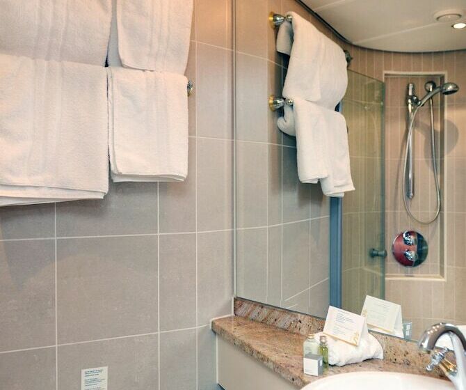 Crossgates Hotelship Medienhafen Düsseldorf