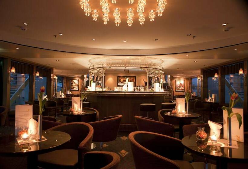 Crossgates Hotelship Medienhafen Düsseldorf