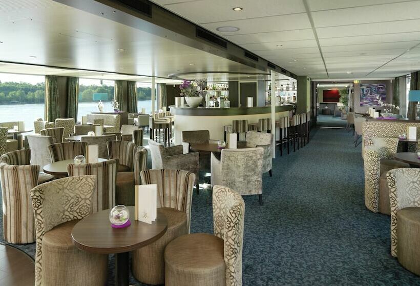 Crossgates Hotelship Medienhafen Düsseldorf