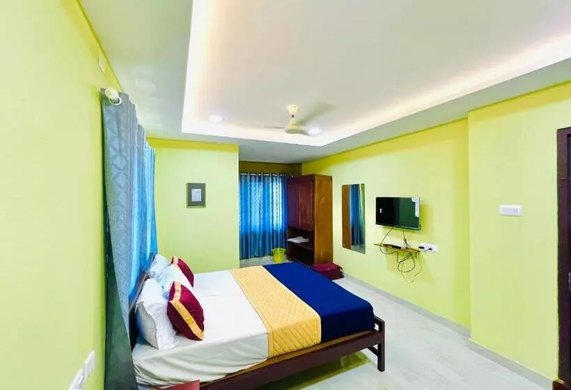 هتل Madaparambil Residency