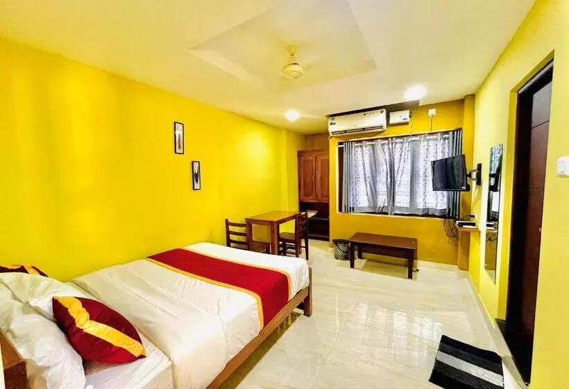 هتل Madaparambil Residency