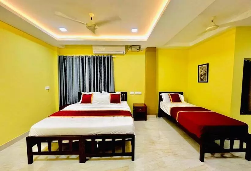 هتل Madaparambil Residency
