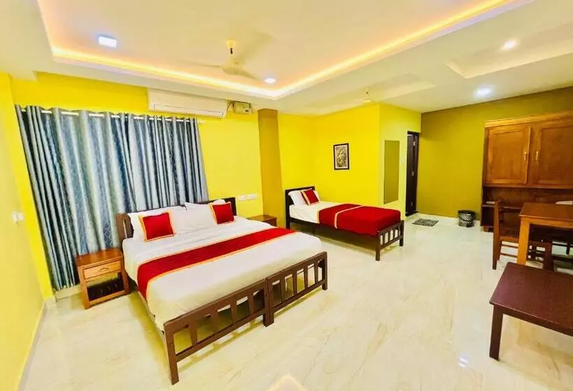 هتل Madaparambil Residency
