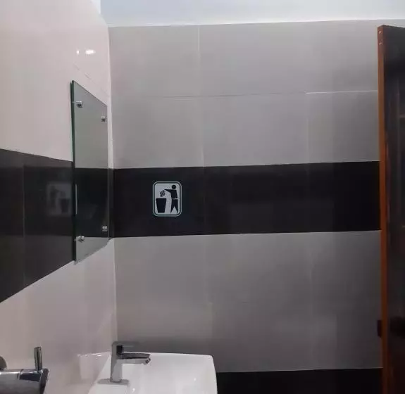 هتل Madaparambil Residency