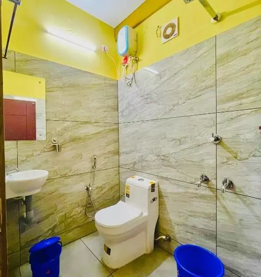 هتل Madaparambil Residency