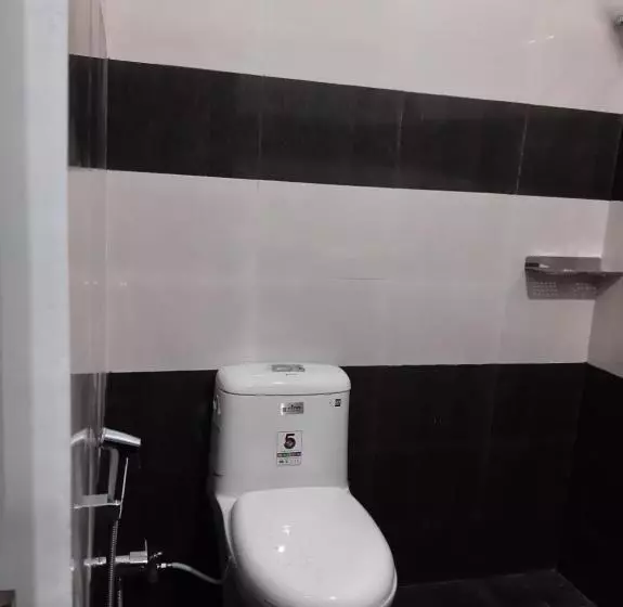 هتل Madaparambil Residency