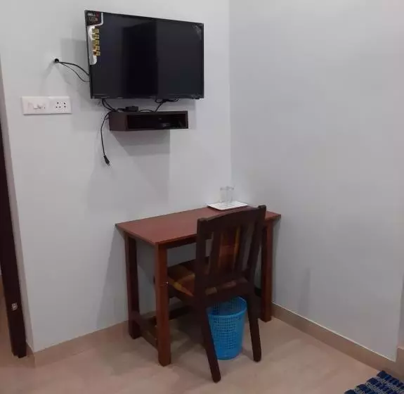 هتل Madaparambil Residency