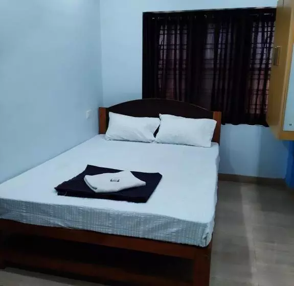 هتل Madaparambil Residency