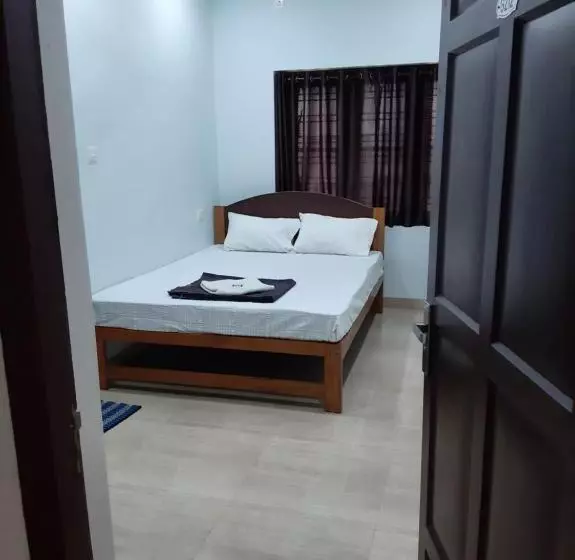 هتل Madaparambil Residency