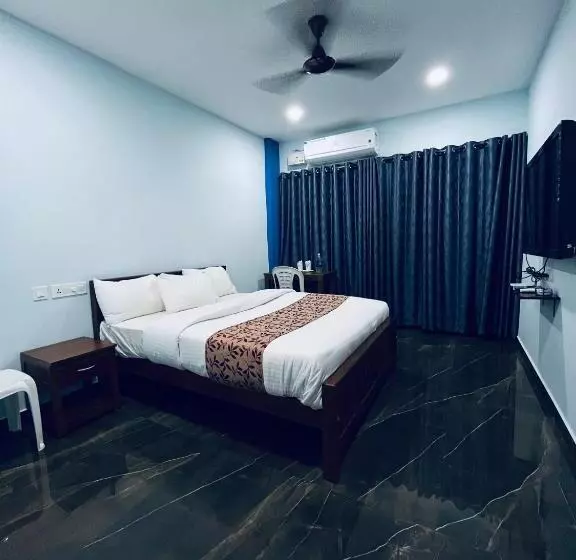 هتل Madaparambil Residency