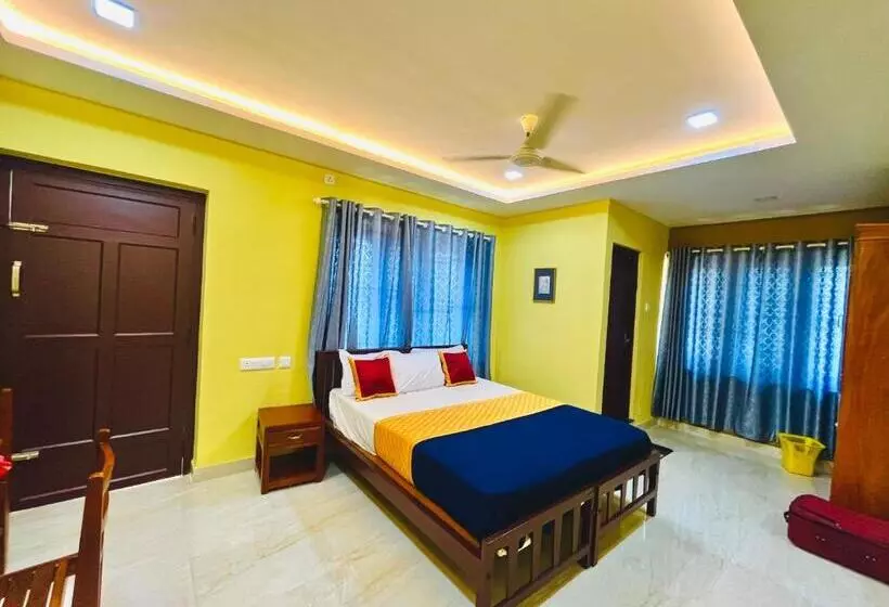 هتل Madaparambil Residency
