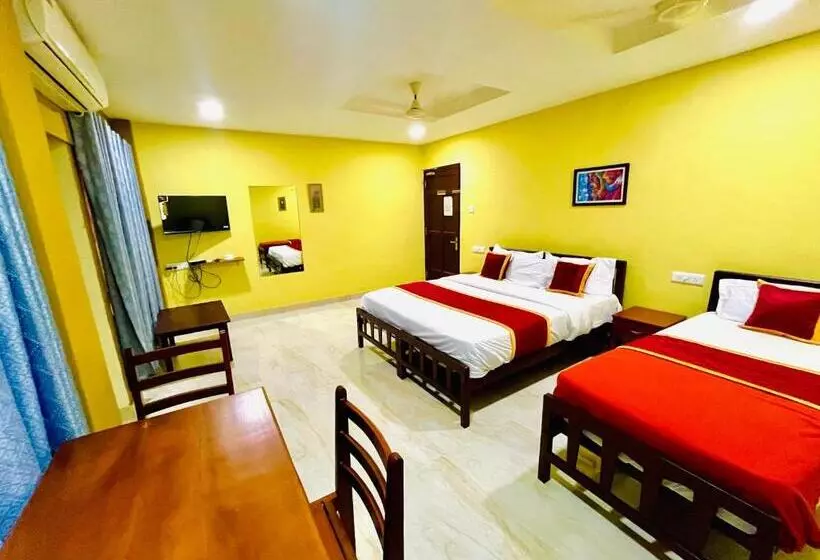 هتل Madaparambil Residency
