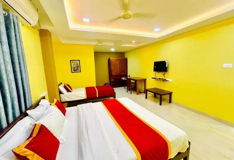 هتل Madaparambil Residency