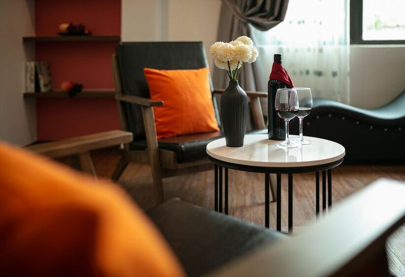 هتل P Link Home &