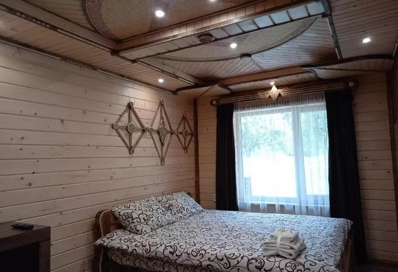 هتل Voyage Tatariv