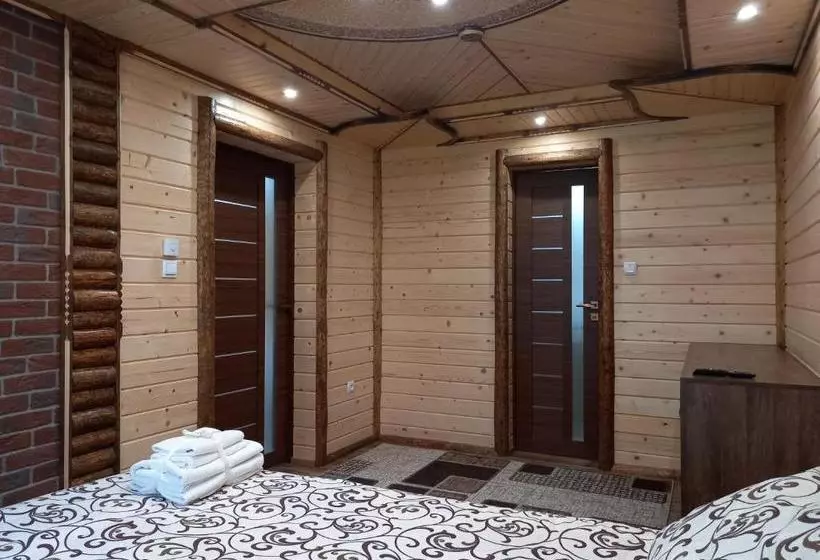 هتل Voyage Tatariv