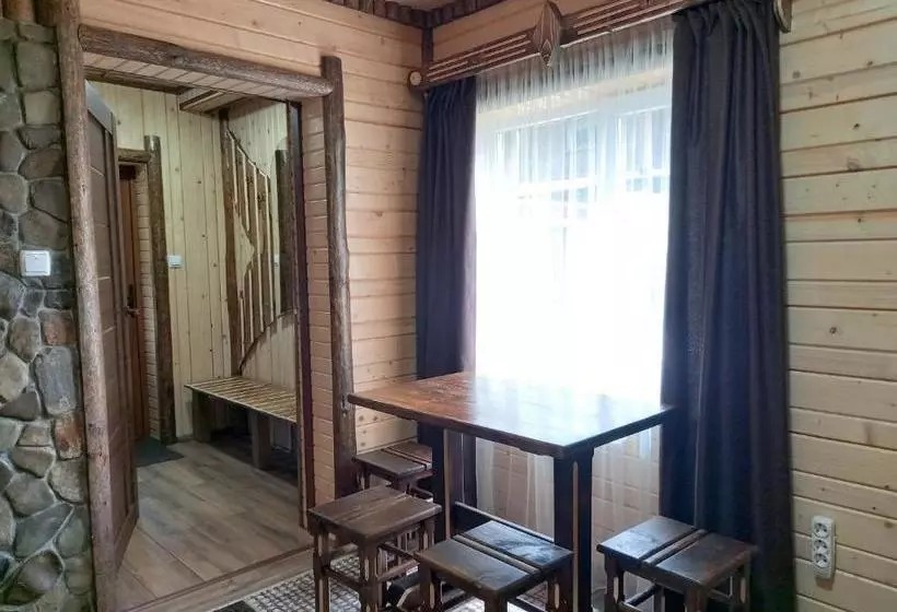 هتل Voyage Tatariv