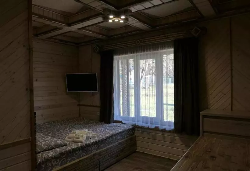 هتل Voyage Tatariv