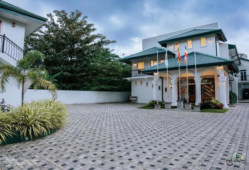 בית מלון כפרי Lakegala Resort