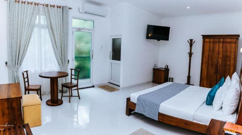 בית מלון כפרי Lakegala Resort