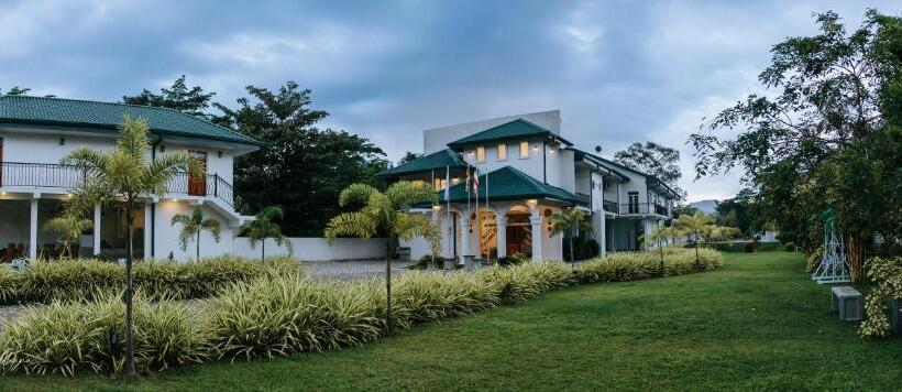 בית מלון כפרי Lakegala Resort