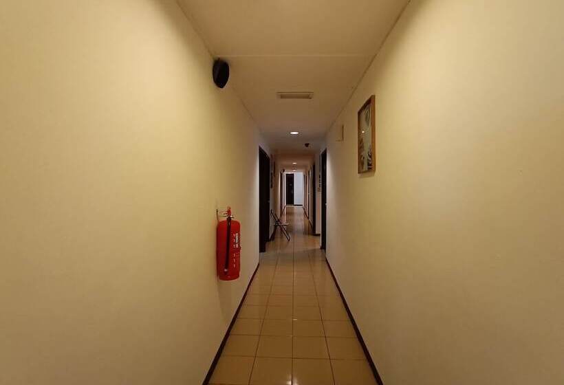 בית מלון כפרי Oyo 90117 Grand Inn